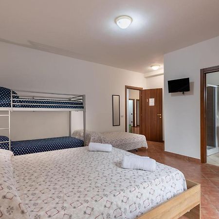 Alelida Villa Con Piscina Чинизи Екстериор снимка