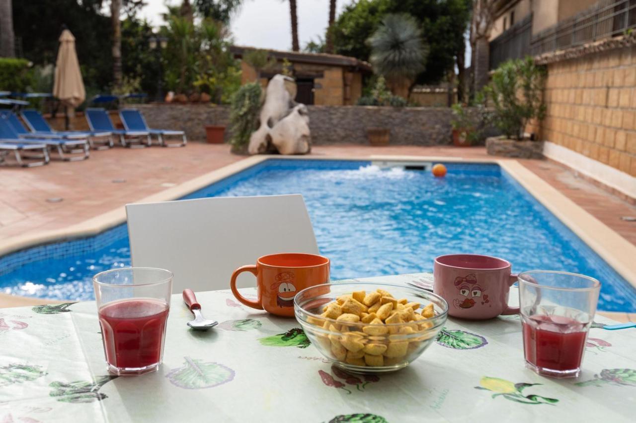 Alelida Villa Con Piscina Чинизи Екстериор снимка