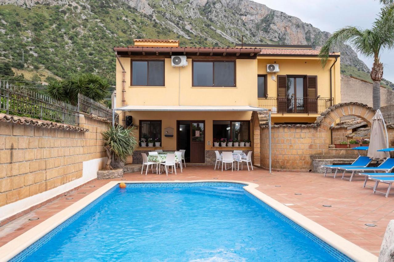 Alelida Villa Con Piscina Чинизи Екстериор снимка