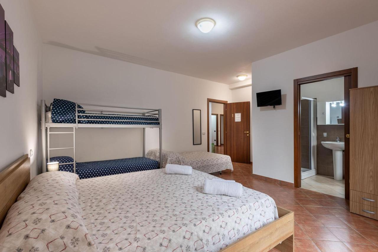 Alelida Villa Con Piscina Чинизи Екстериор снимка