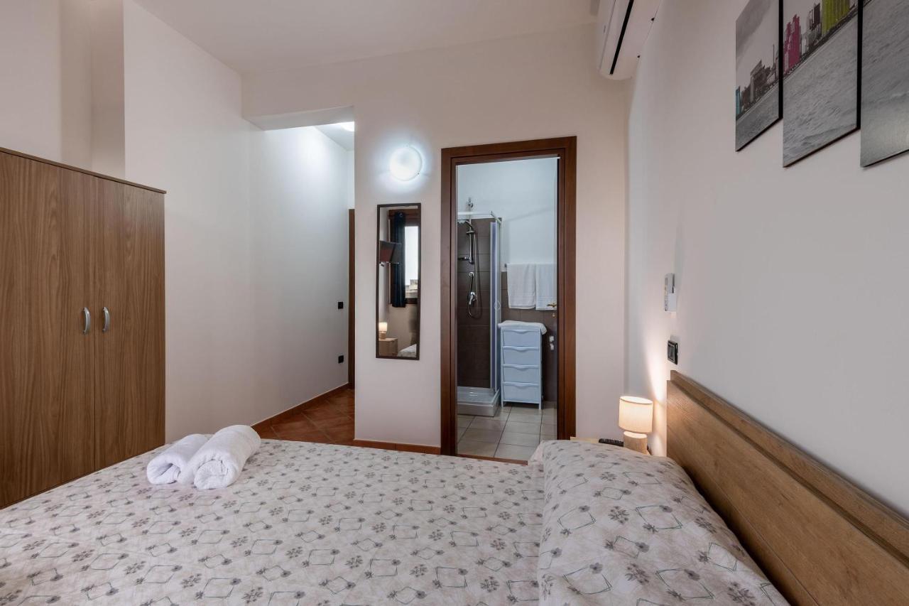 Alelida Villa Con Piscina Чинизи Екстериор снимка