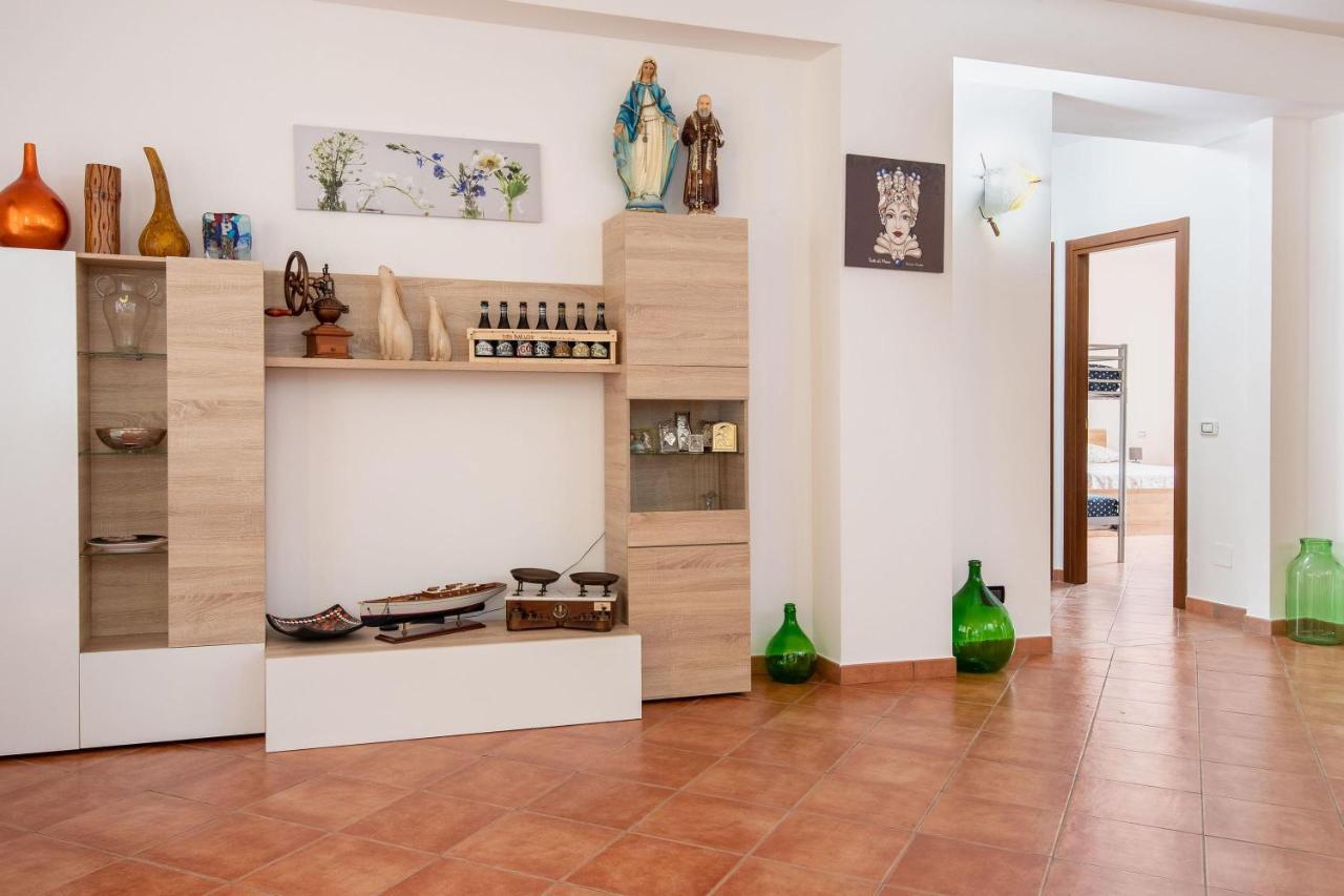 Alelida Villa Con Piscina Чинизи Екстериор снимка