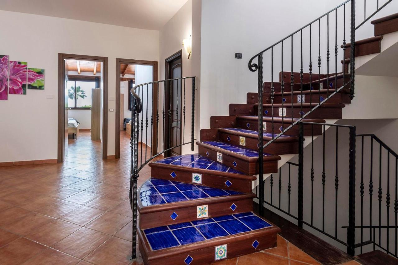 Alelida Villa Con Piscina Чинизи Екстериор снимка