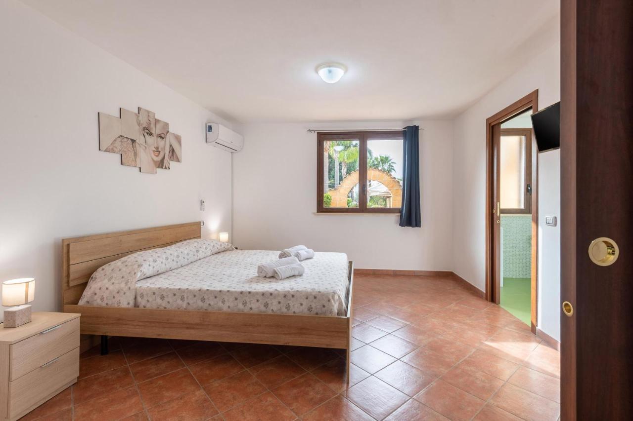 Alelida Villa Con Piscina Чинизи Екстериор снимка