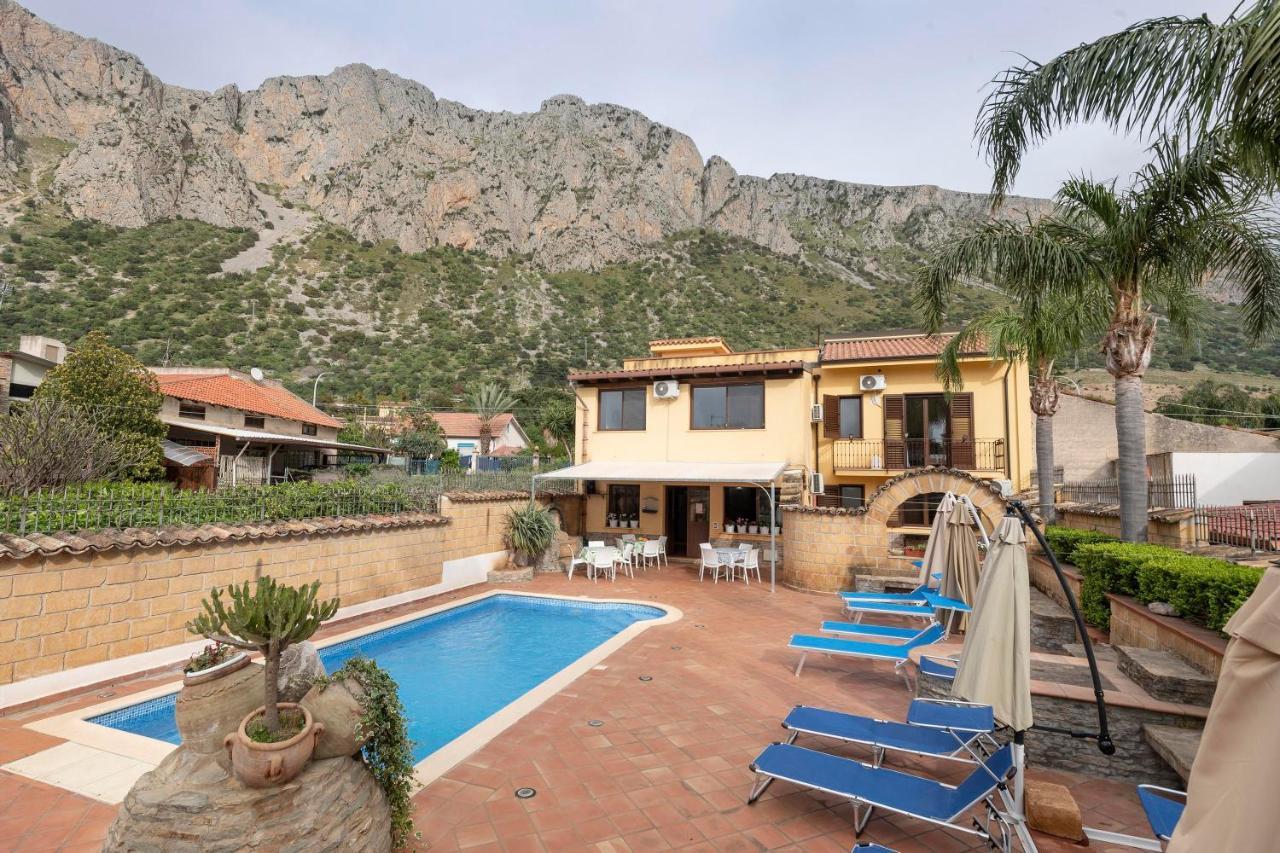 Alelida Villa Con Piscina Чинизи Екстериор снимка