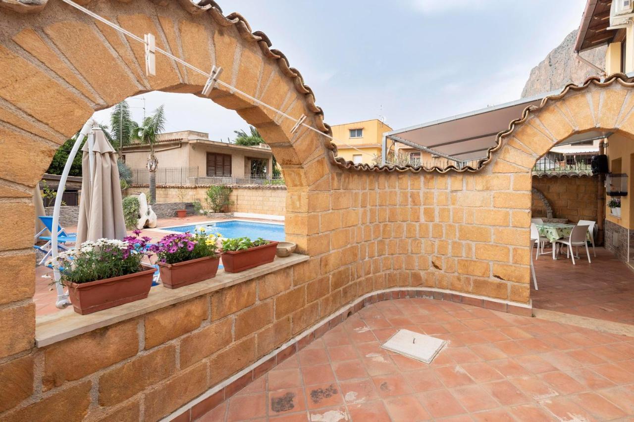 Alelida Villa Con Piscina Чинизи Екстериор снимка