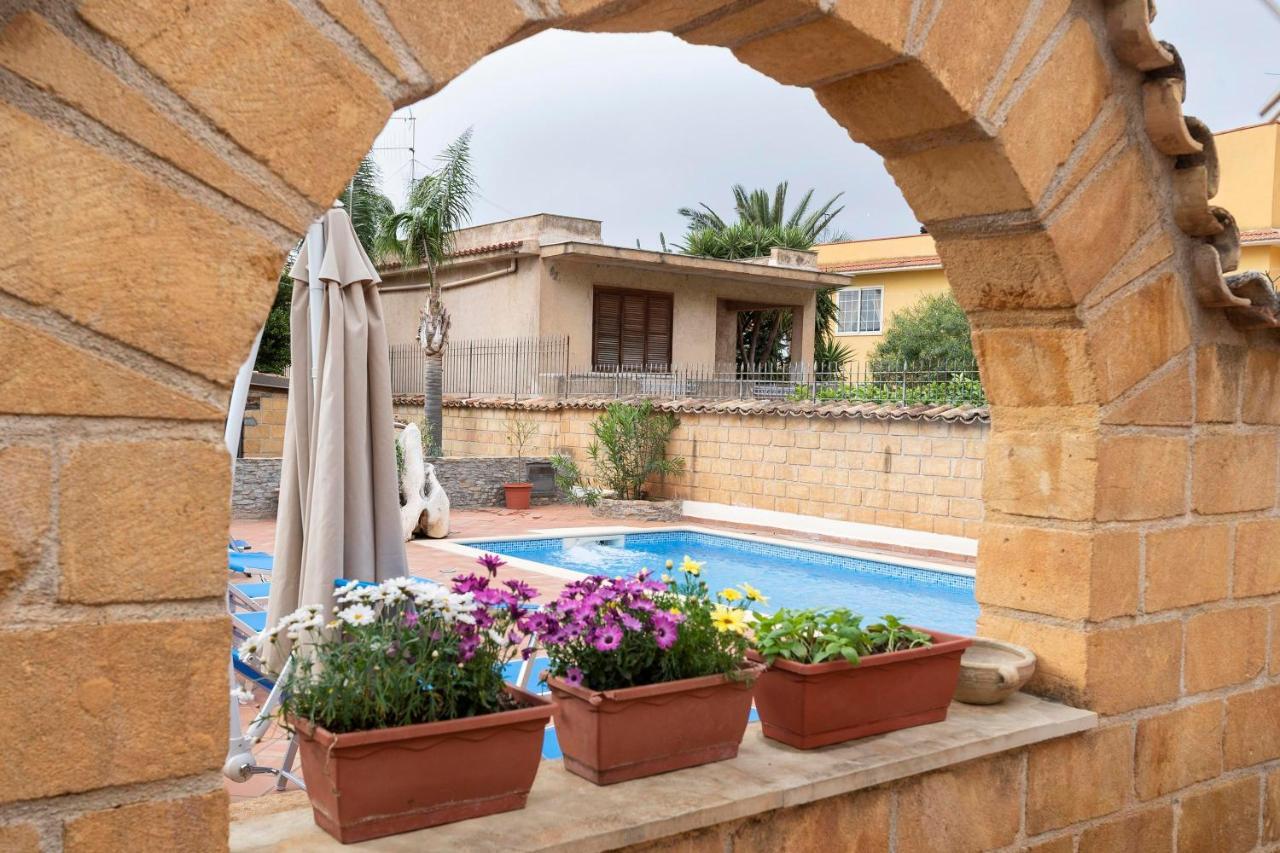 Alelida Villa Con Piscina Чинизи Екстериор снимка